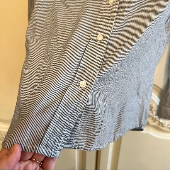DELIA’S Neutral Blue and White Pinstripe Button Down Top, Size Medium - Picture 4 of 5
